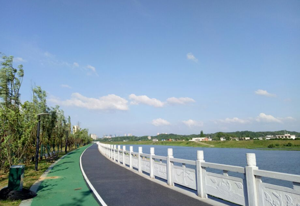 捞刀河风光带健康步道